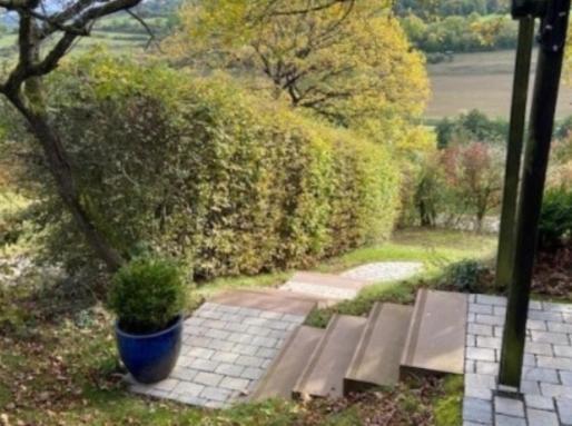 Idyllisch Wohnen Im Weserbergland - Bungalow Mit Phantastischer Aussicht Fuer 4 Personen Polle Exterior foto