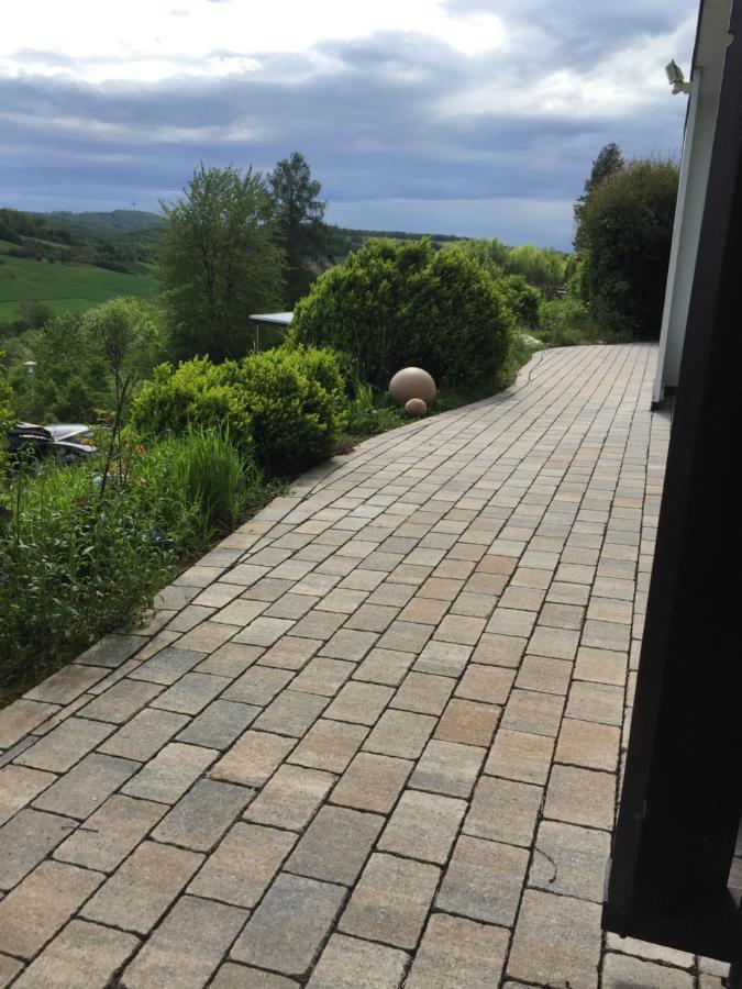 Idyllisch Wohnen Im Weserbergland - Bungalow Mit Phantastischer Aussicht Fuer 4 Personen Polle Exterior foto